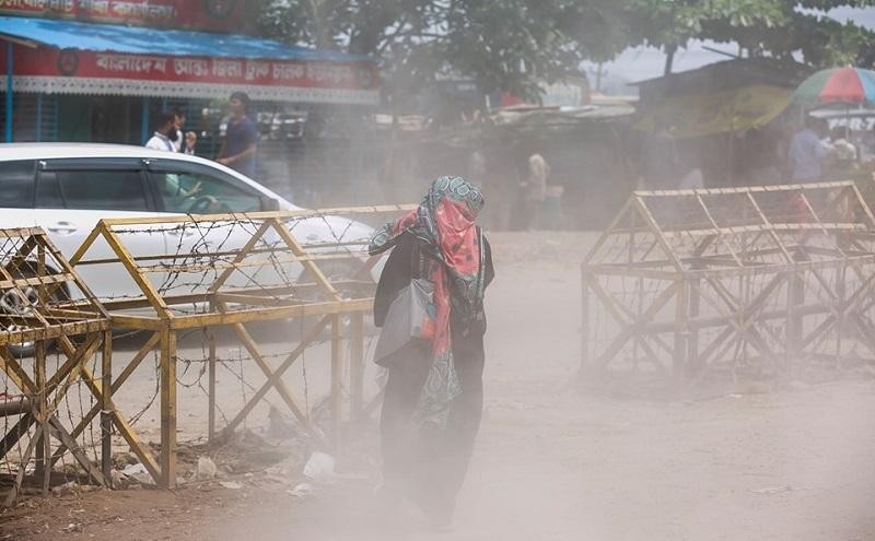 বায়ুদূষণ কমাতে ৮০০ কোটি টাকা: বেতন-ভাতা, যন্ত্রপাতি আর বিদেশ ভ্রমণেই ফুরালো!