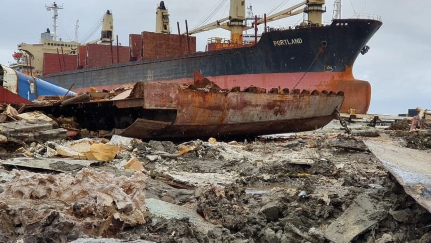 জাহাজ ভাঙা শিল্পকে ‘লাল’ ক্যাটাগরিতে নেওয়ার সুপারিশ সংসদীয় কমিটির