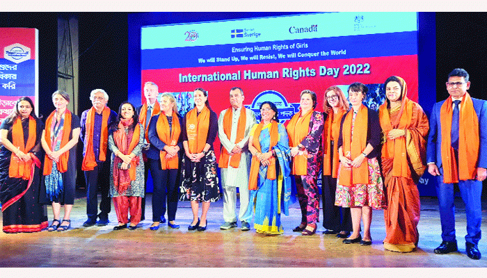 সাবের হোসেন চৌধুরী : অর্ধেক জনগোষ্ঠীকে পিছিয়ে রেখে এগোতে পারব না