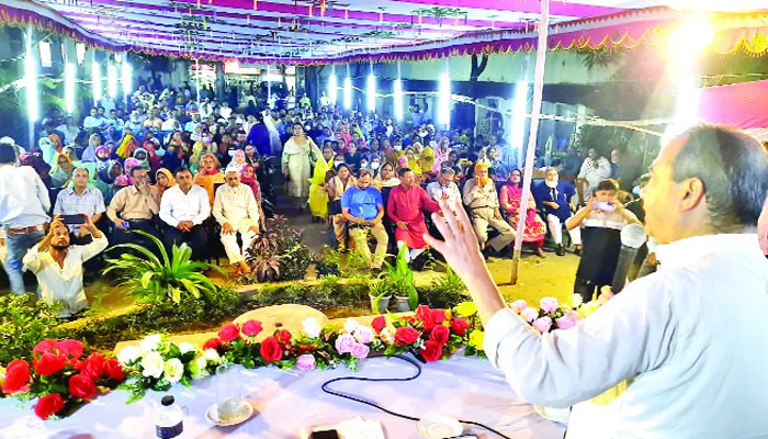 সাবের হোসেন চৌধুরী : শেখ হাসিনার নেতৃত্বে দেশ এগিয়ে যাচ্ছে