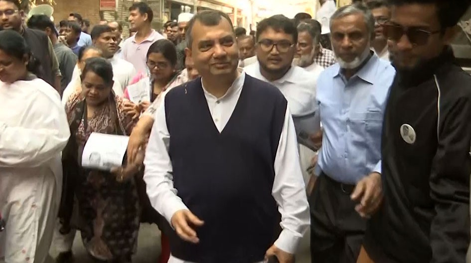 ছুটির দিনে সরগরম সারাদেশের ভোটের মাঠ