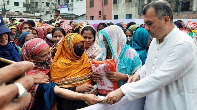 সুস্থভাবে বাঁচতে প্লাস্টিক পলিথিন পণ্য বর্জন করতে হবে : পরিবেশমন্ত্রী